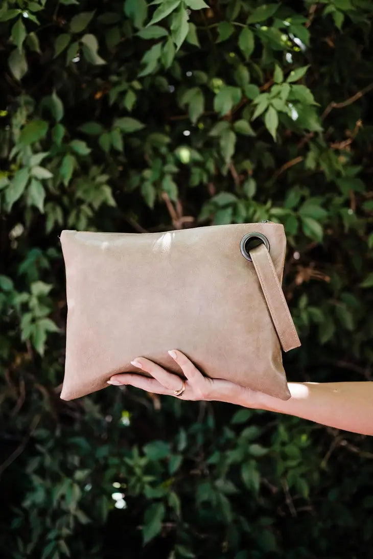 Modern+Chic - Alexa Oversized Clutch